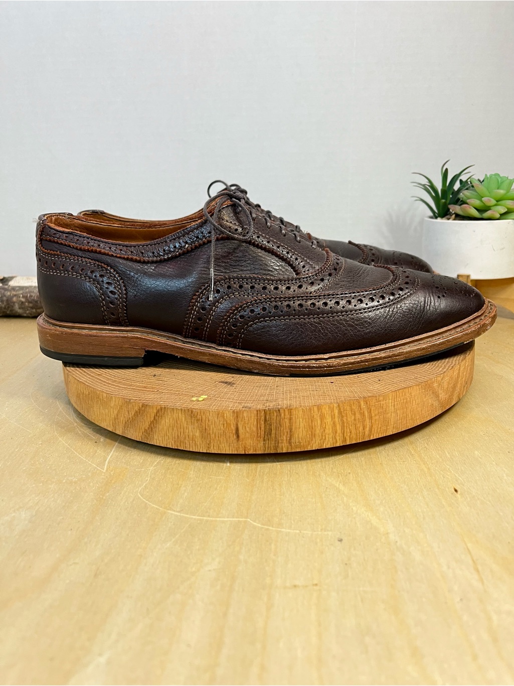 Allen Edmonds Neumok 2.0 Wingtip Oxford Brown Leather Men's Size 10d